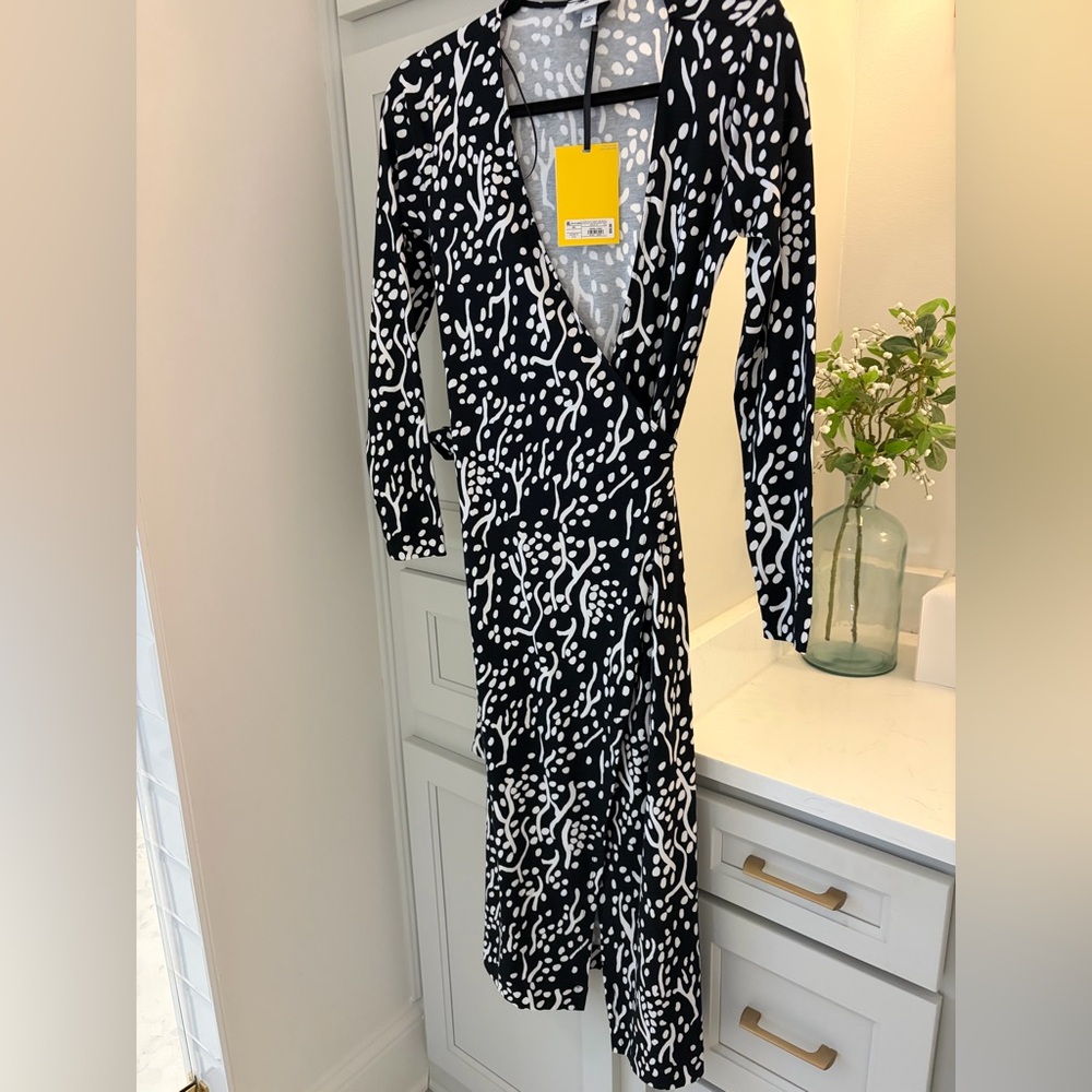 Diane Von Furstenberg Black and White Long Sleeve Dress